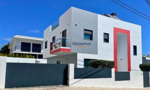 Moradia T4 Arquitetura Moderna Abóboda – Conforto, Estilo e Sustentabilidade