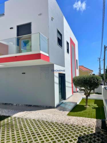 Moradia T4 Arquitetura Moderna Abóboda – Conforto, Estilo e Sustentabilidade