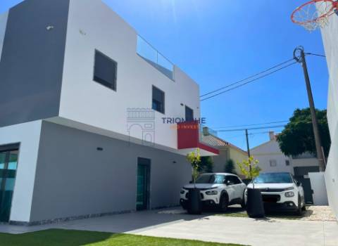 Moradia T4 Arquitetura Moderna Abóboda – Conforto, Estilo e Sustentabilidade