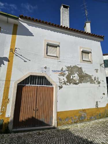 Moradia T3 Geminada 2 Andares Torres Novas