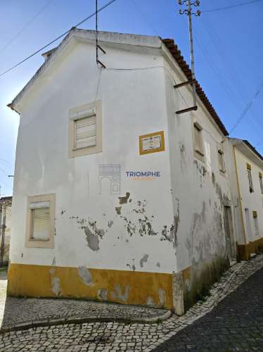 Moradia T3 Geminada 2 Andares Torres Novas