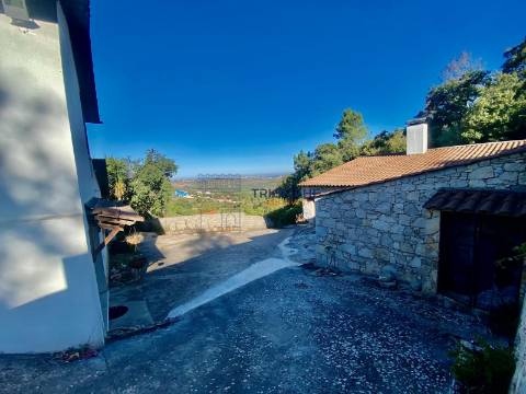 Moradia T4 Batalha-Torre