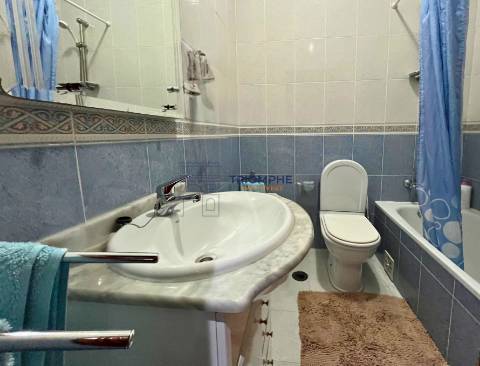 Apartamento T4 remodelado com duas casas de banho e varanda | Póvoa de Santo Adrião