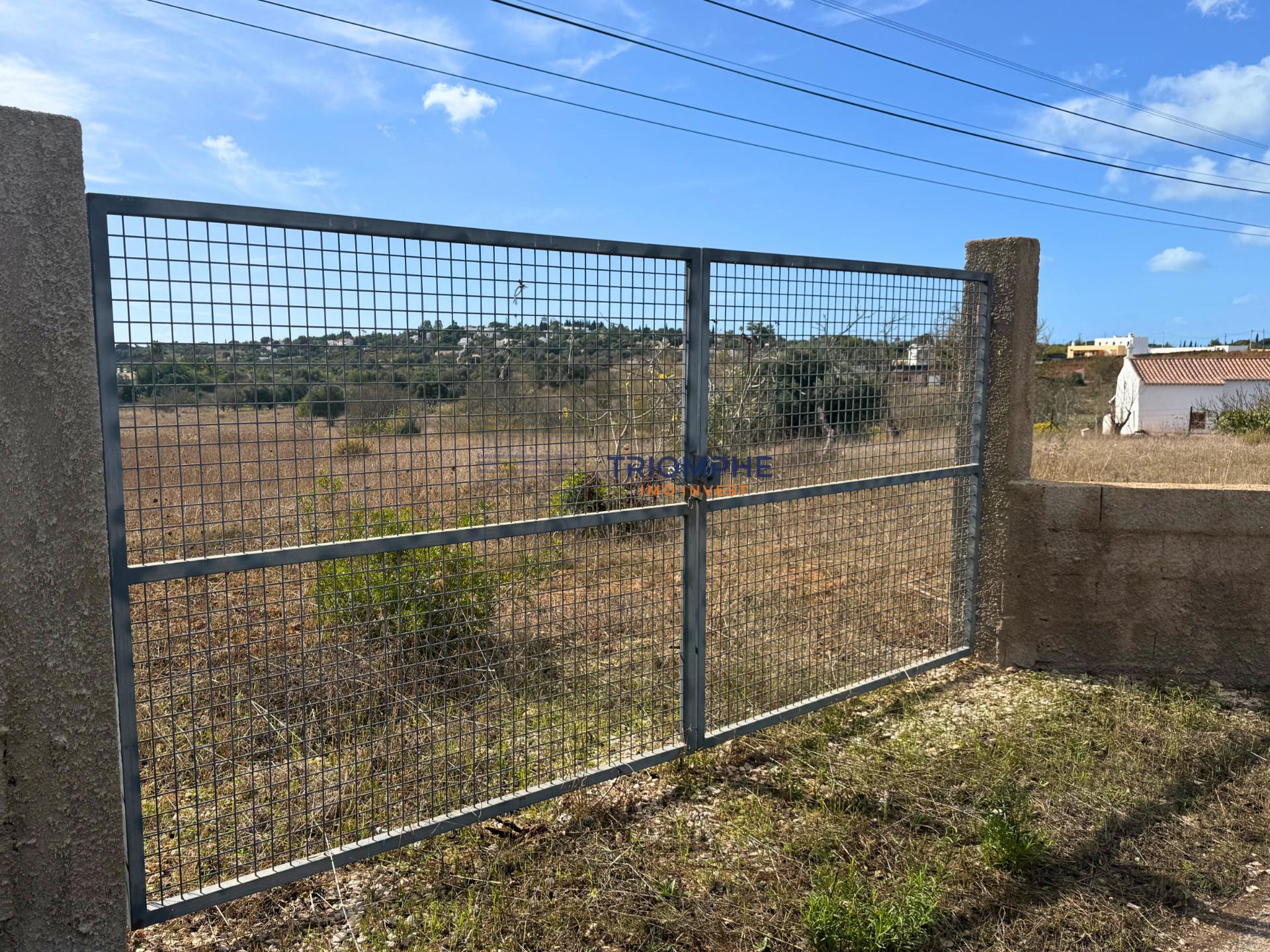 Terreno rústico de 35 000 m² em Carvoeiro