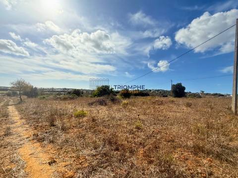Terreno rústico de 35 000 m² em Carvoeiro