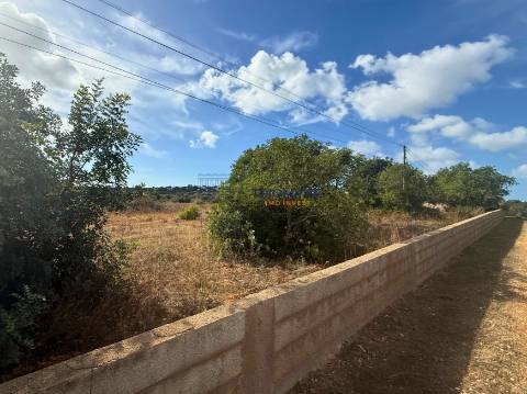 Terreno rústico de 35 000 m² em Carvoeiro