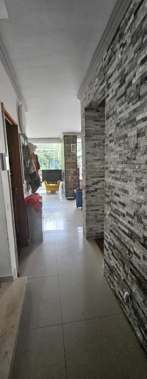 Moradia T4 em banda Vista Mar Caxias