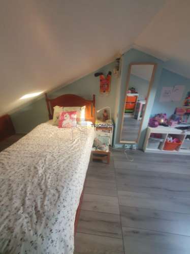 Moradia T4 em banda Vista Mar Caxias