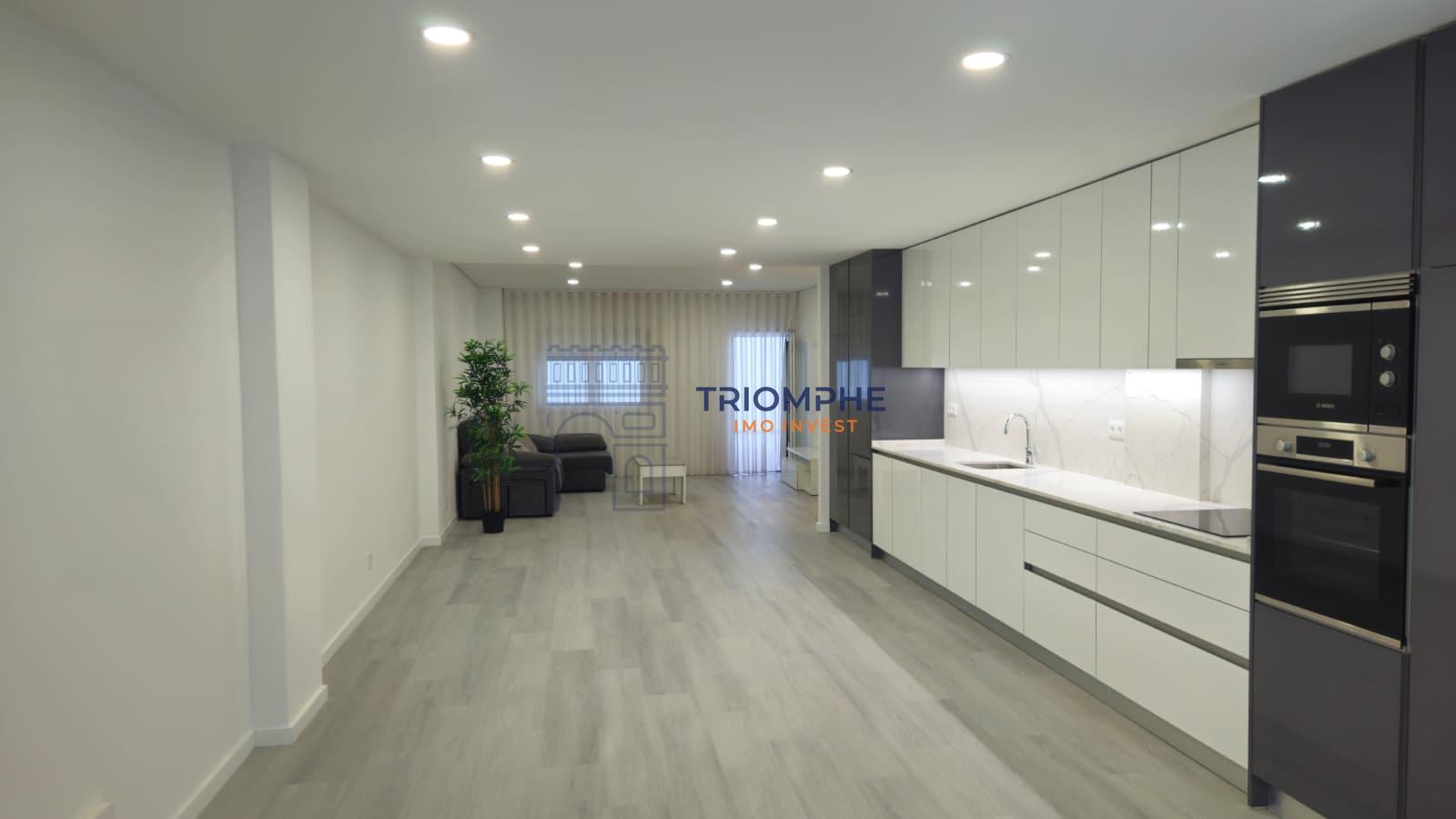 T2 renovado com terraço de 86m2 e garagem, Casal de Cambra