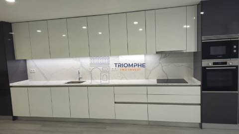 T2 renovado com terraço de 86m2 e garagem, Casal de Cambra