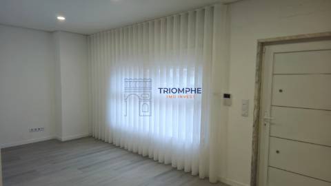 T2 renovado com terraço de 86m2 e garagem, Casal de Cambra