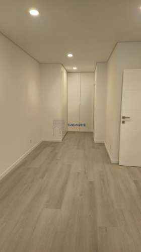 T2 renovado com terraço de 86m2 e garagem, Casal de Cambra