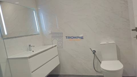 T2 renovado com terraço de 86m2 e garagem, Casal de Cambra