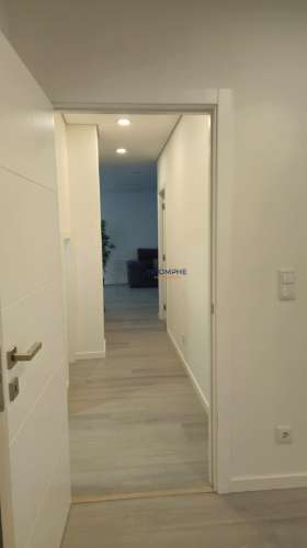 T2 renovado com terraço de 86m2 e garagem, Casal de Cambra