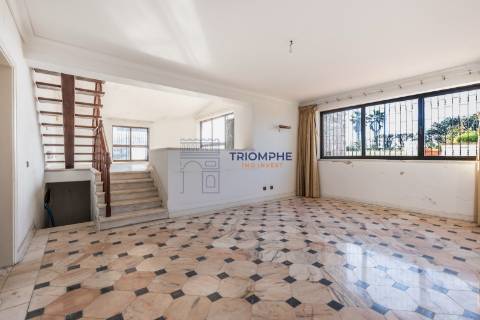 Moradia Independente Com Piscina - Parede