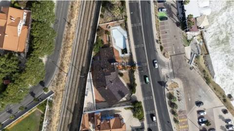 Moradia Independente Com Piscina - Parede