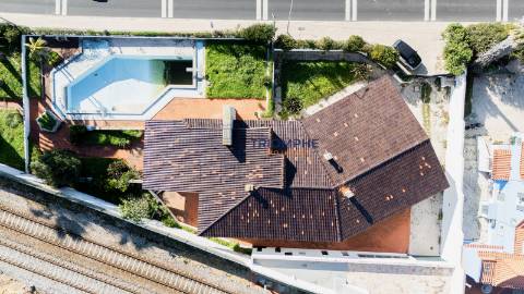 Moradia Independente Com Piscina - Parede