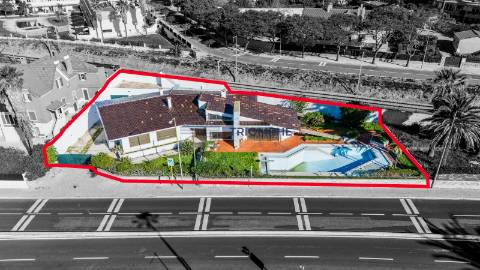 Moradia Independente Com Piscina - Parede