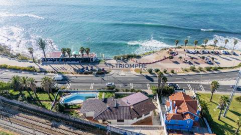 Moradia Independente Com Piscina - Parede