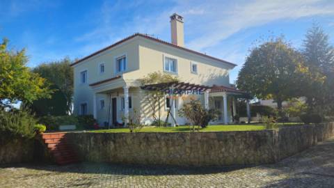 Moradia T4+1 Tomar, terreno de 1140m2