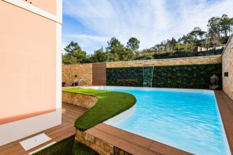 Moradia T4 - Piscina Aquecida - Leiria