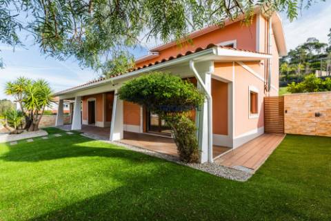 Moradia T4 - Piscina Aquecida - Leiria