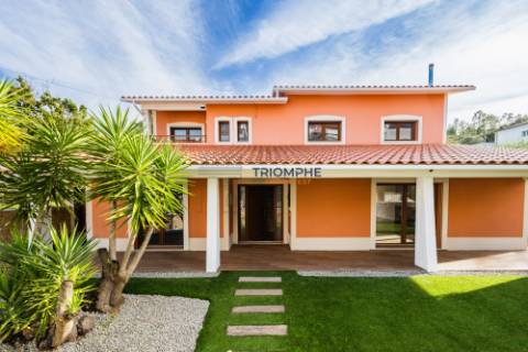 Moradia T4 - Piscina Aquecida - Leiria