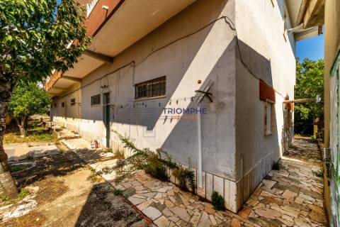 Moradia T3 em banda Famões Investimento