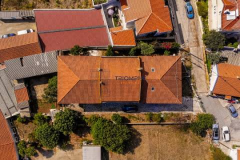 Moradia T3 em banda Famões Investimento