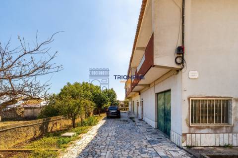 Moradia em Banda Investimento Famões