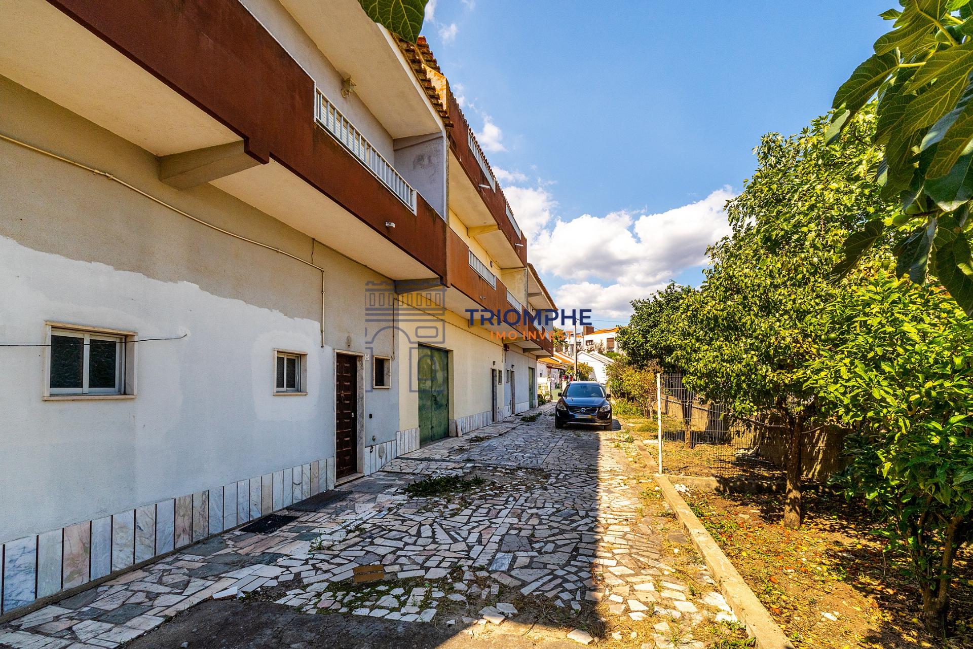 Moradia em Banda Investimento Famões