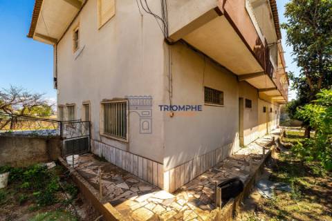 Moradia em Banda Investimento Famões