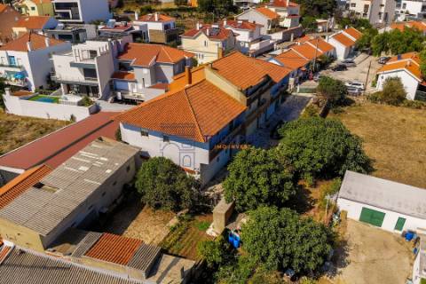 Moradia em Banda Investimento Famões