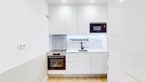 Apartamento T2 Renovado - Campolide