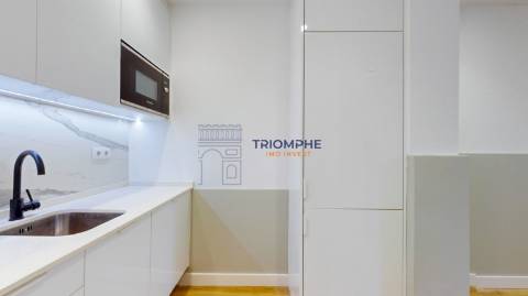 Apartamento T2 Renovado - Campolide
