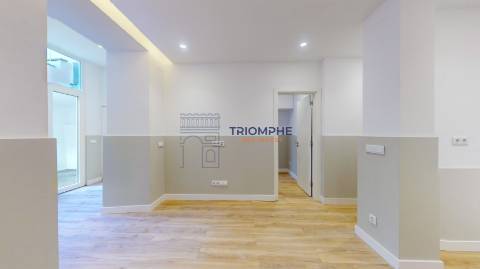Apartamento T2 Renovado - Campolide