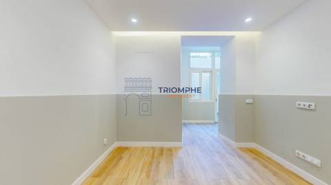 Apartamento T2 Renovado - Campolide