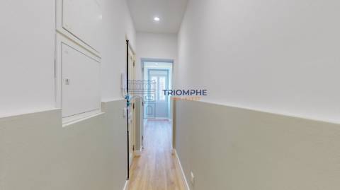 Apartamento T2 Renovado - Campolide