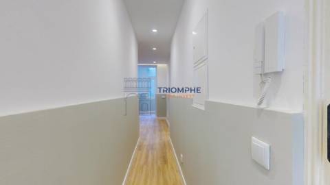 Apartamento T2 Renovado - Campolide