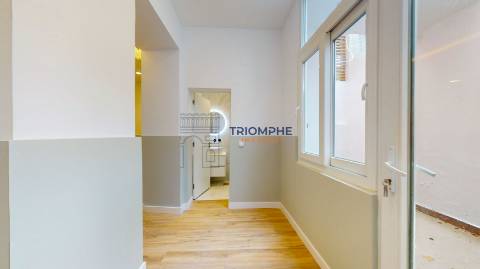 Apartamento T2 Renovado - Campolide