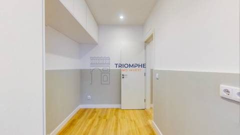 Apartamento T2 Renovado - Campolide