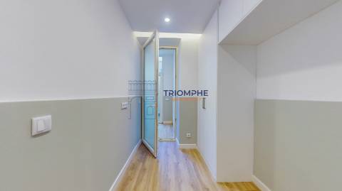 Apartamento T2 Renovado - Campolide