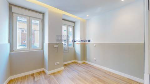 Apartamento T2 Renovado - Campolide