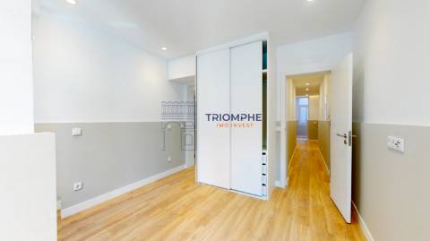 Apartamento T2 Renovado - Campolide