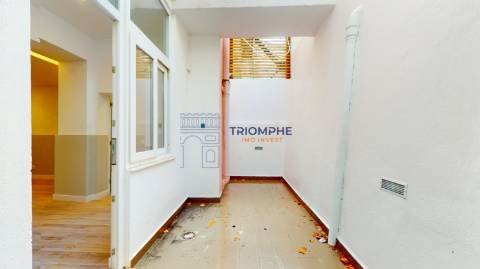 Apartamento T2 Renovado - Campolide