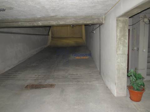 T3 Centro da Marinha Grande - Garagem e Pátio Privativo