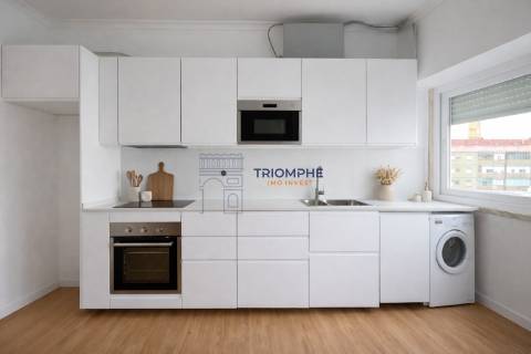 Apartamento T2 Totalmente Renovado com Arrecadação