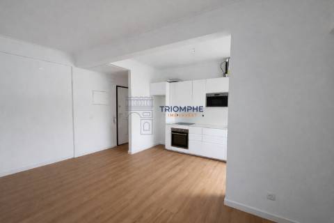 Apartamento T2 Totalmente Renovado com Arrecadação