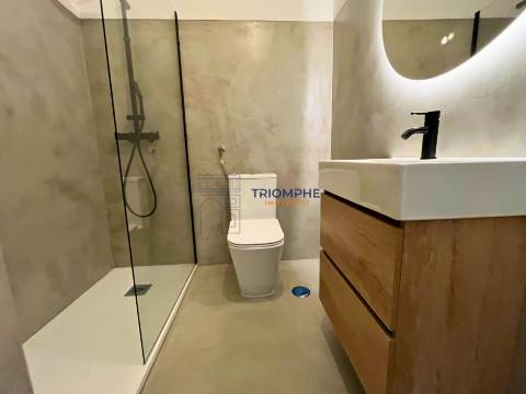 Apartamento T2 Totalmente Renovado com Arrecadação