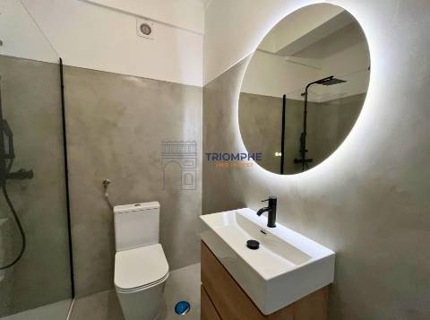 Apartamento T2 Totalmente Renovado com Arrecadação